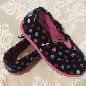Toms 10t black and link polka dot shoes